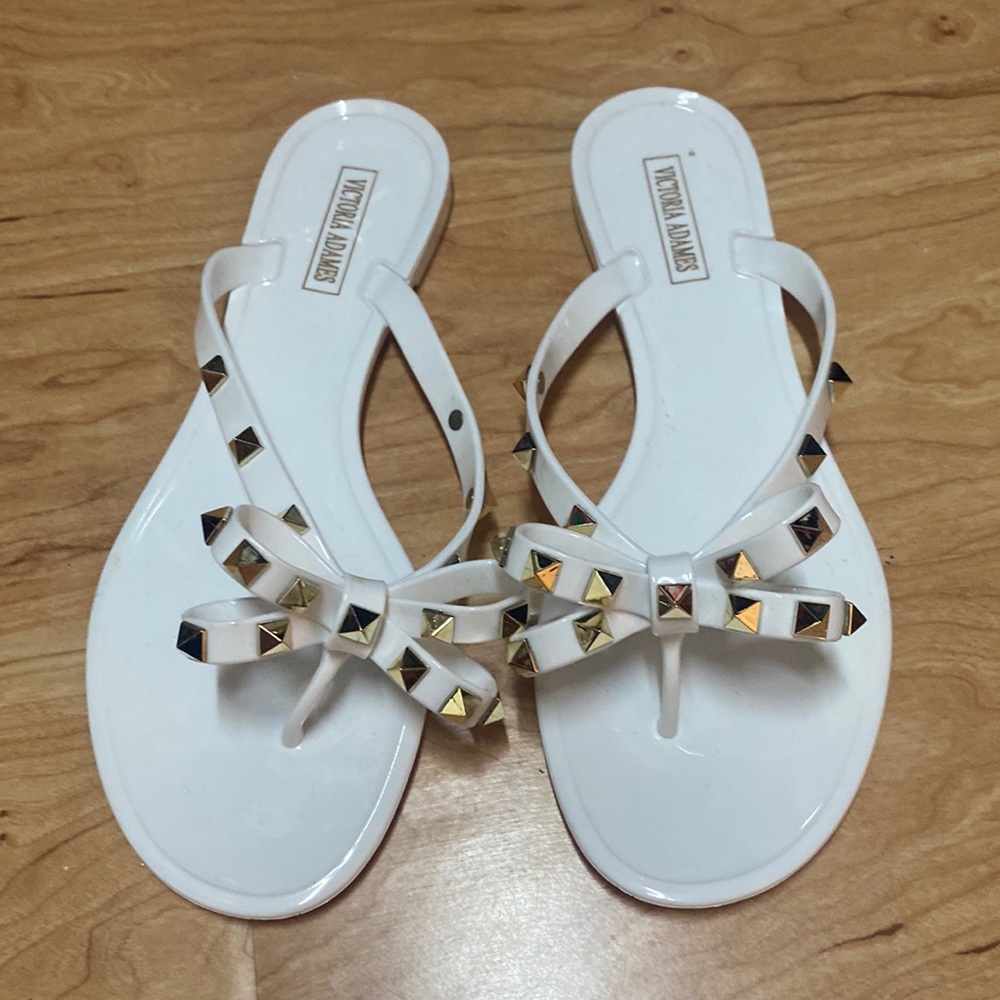Flip Flops size 7 Victoria Adames
